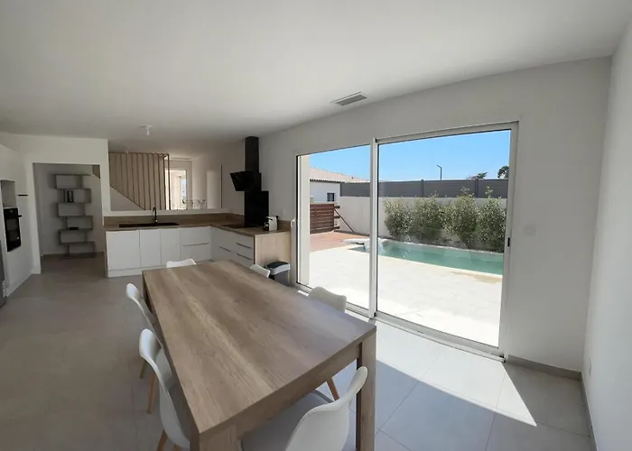 Moderne Et Confortable Βίλα Μπεζιέ